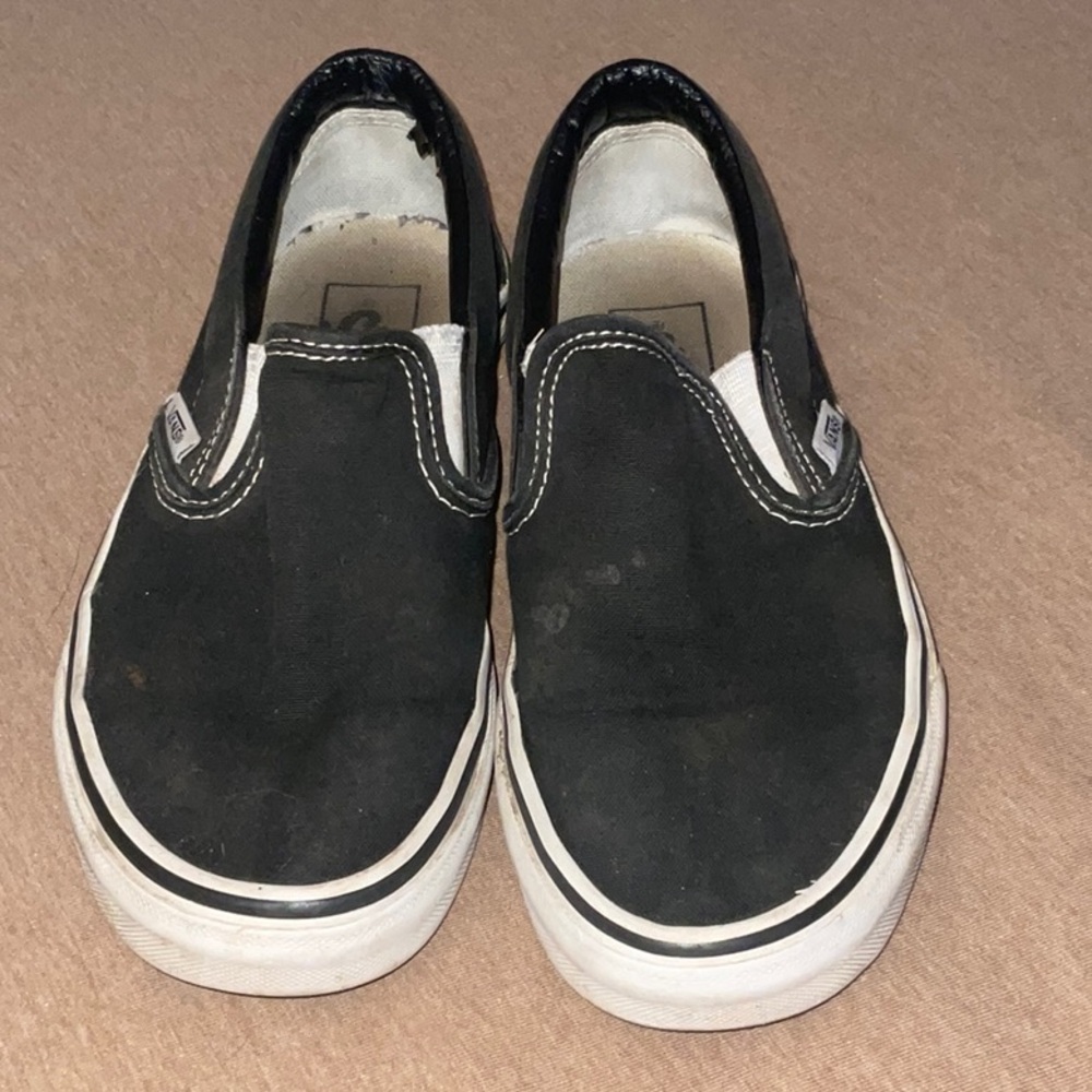 Black low top vans